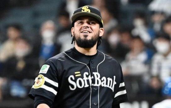 Roberto Osuna llega a 18 rescates con los Softbank Hawks en Japón