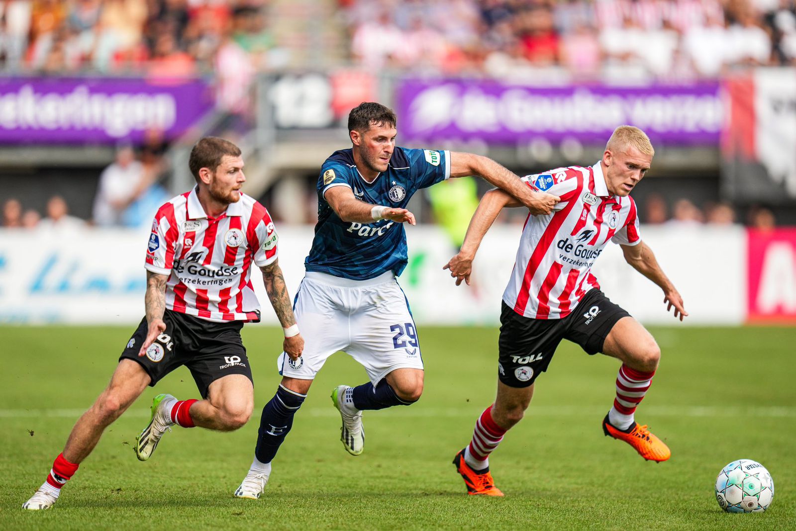 Santiago Giménez anota su primer gol de la temporada con el Feyenoord en la Eredivisie