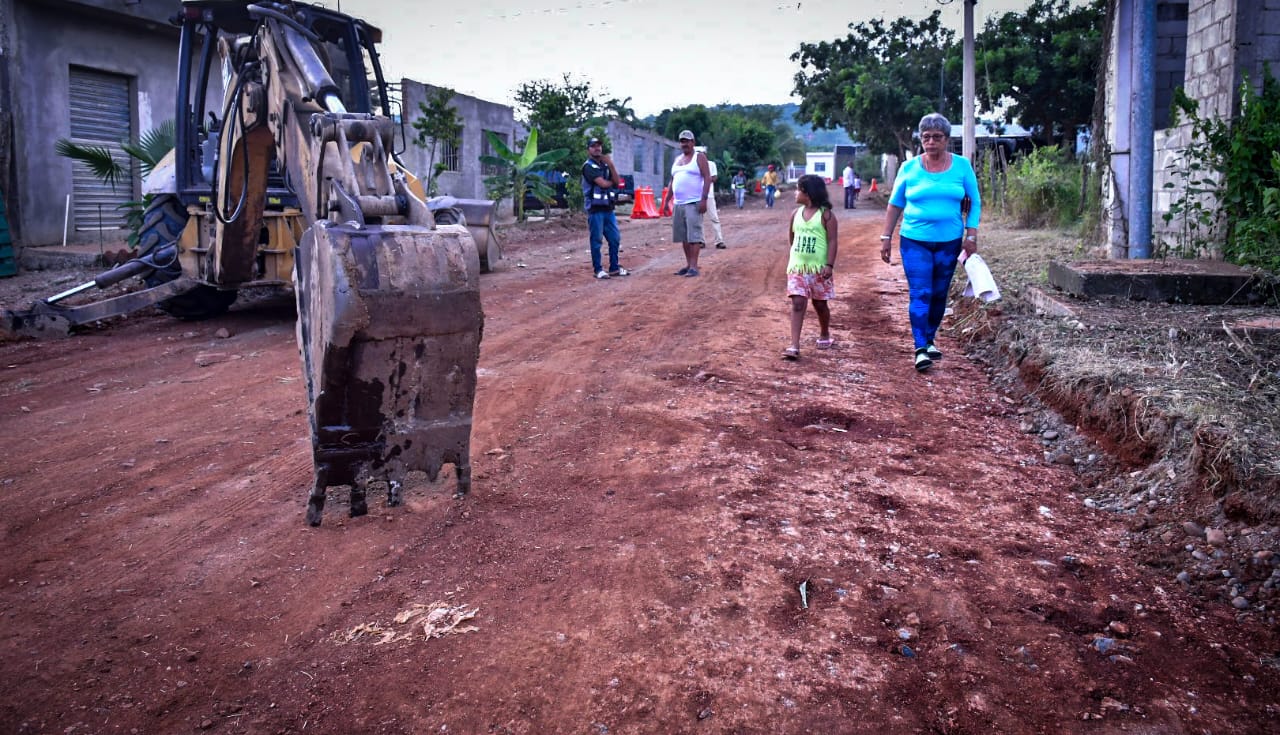 Se acaban los tiempos de terracería para la calle Cedros en la colonia Rincón de Mazatlán