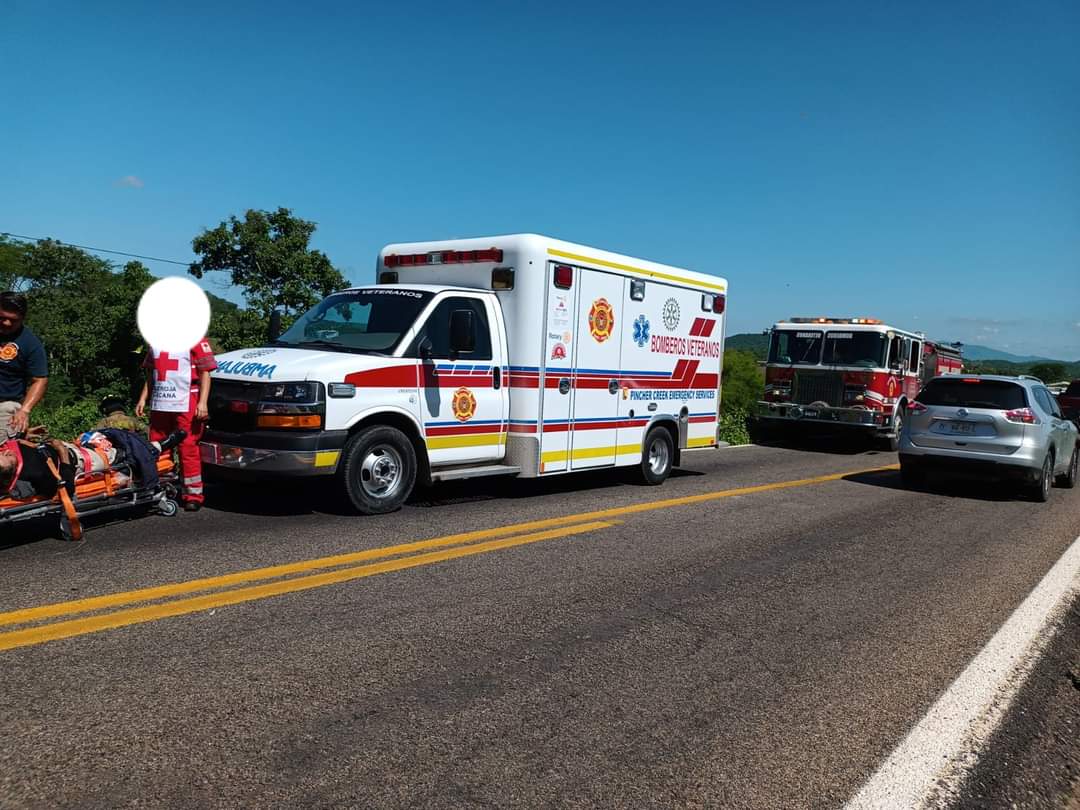 Se accidentan pareja de adultos mayores sobre la carretera libre Mazatlán-Culiacán
