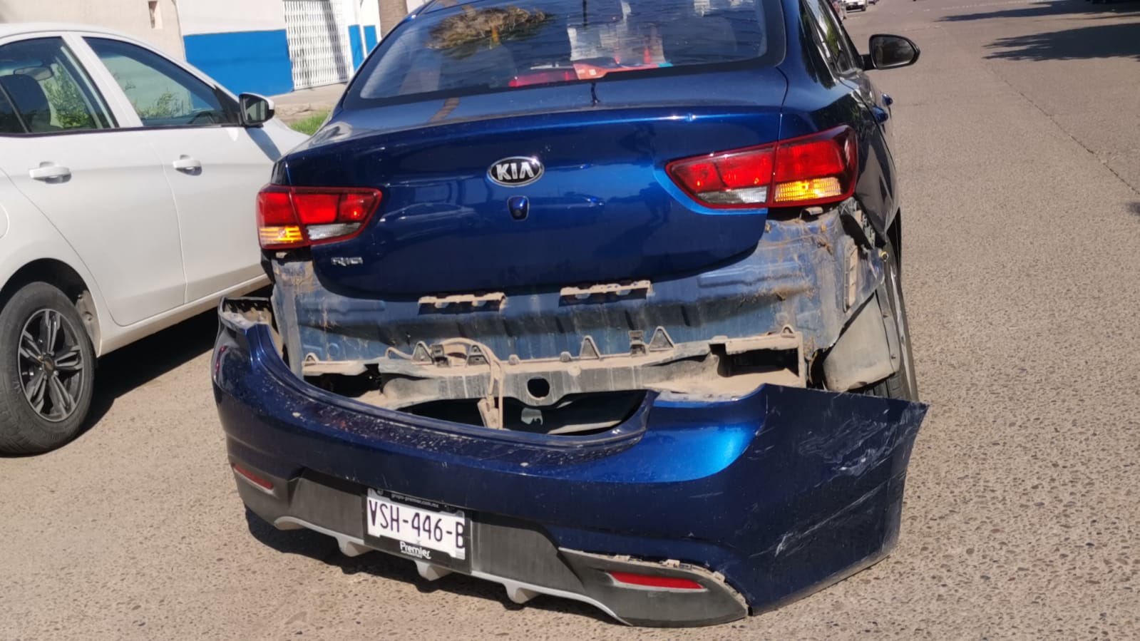 Se registra aparatoso accidente en el Centro de Los Mochis; hay dos lesionados
