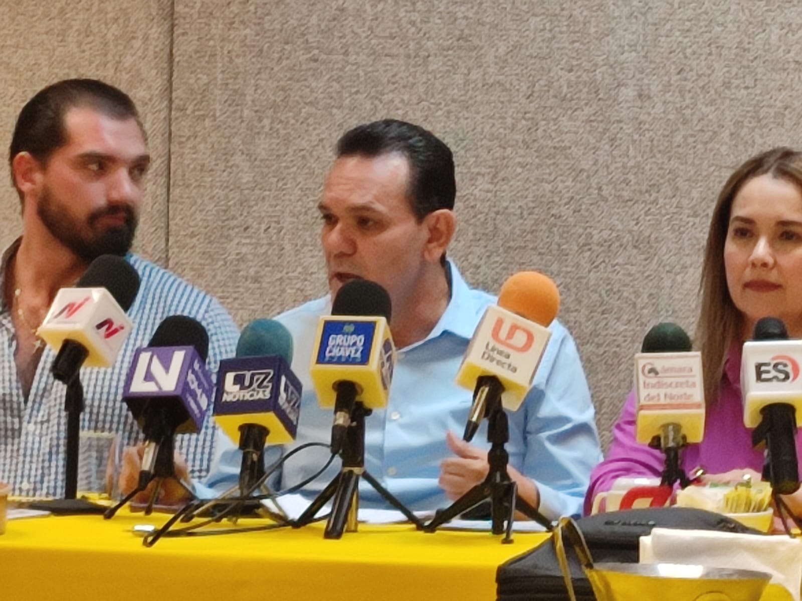 MC en Sinaloa no anda estirando la mano a ver qué le cae, que le vaya bien a Domingo Vázquez: Sergio Félix