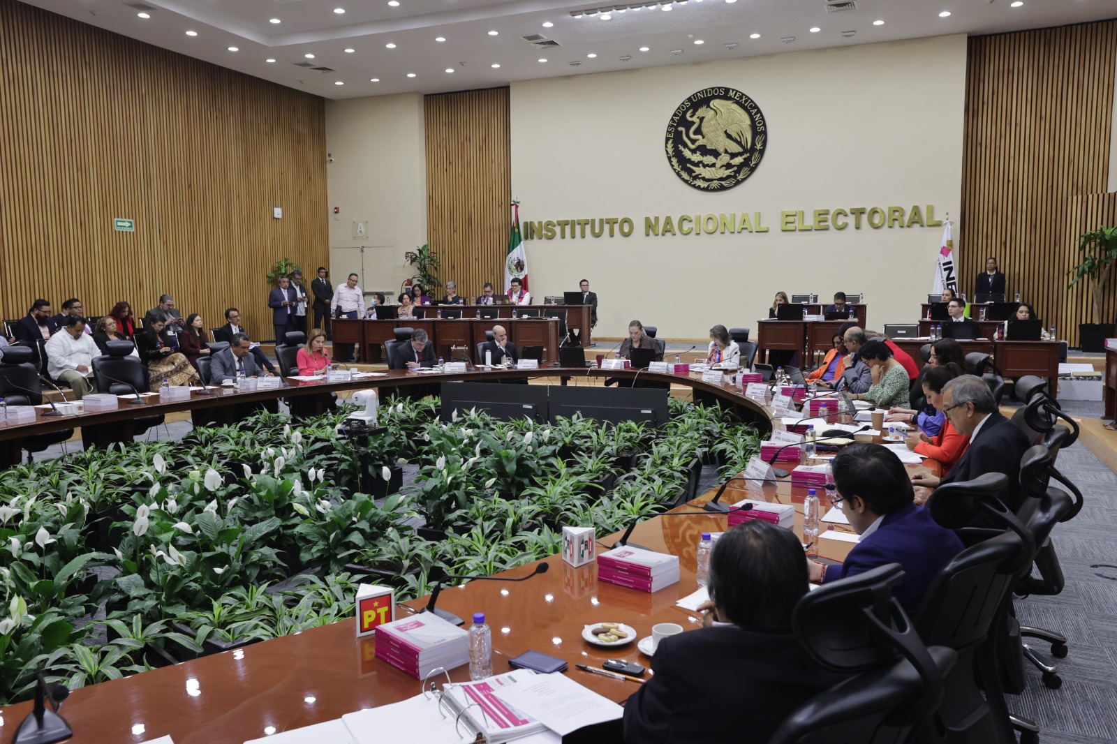 ¿Cuánto le toca a cada partido? Aprueba INE el mayor financiamiento de la historia para el 2024