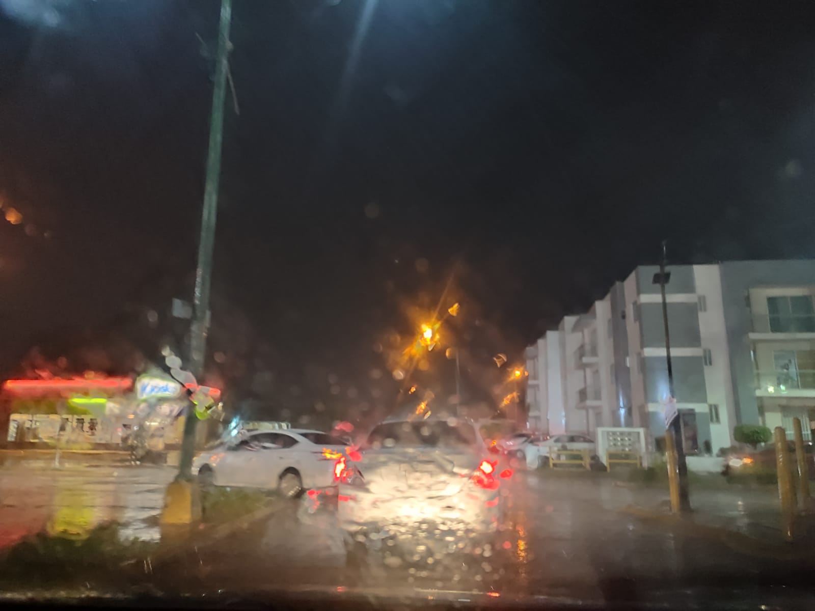 Tormenta eléctrica sorprende al sur de Sinaloa la noche de este lunes