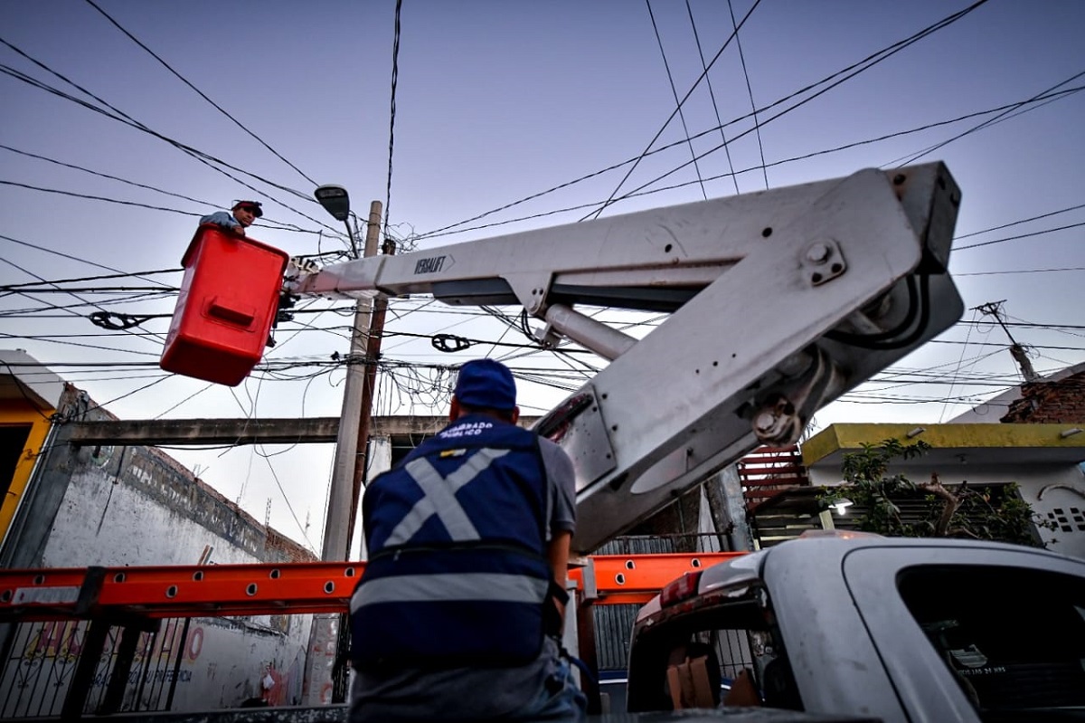 Tendrá nuevo alumbrado público el Alarcón en Mazatlán como parte de las obras de mejoramiento