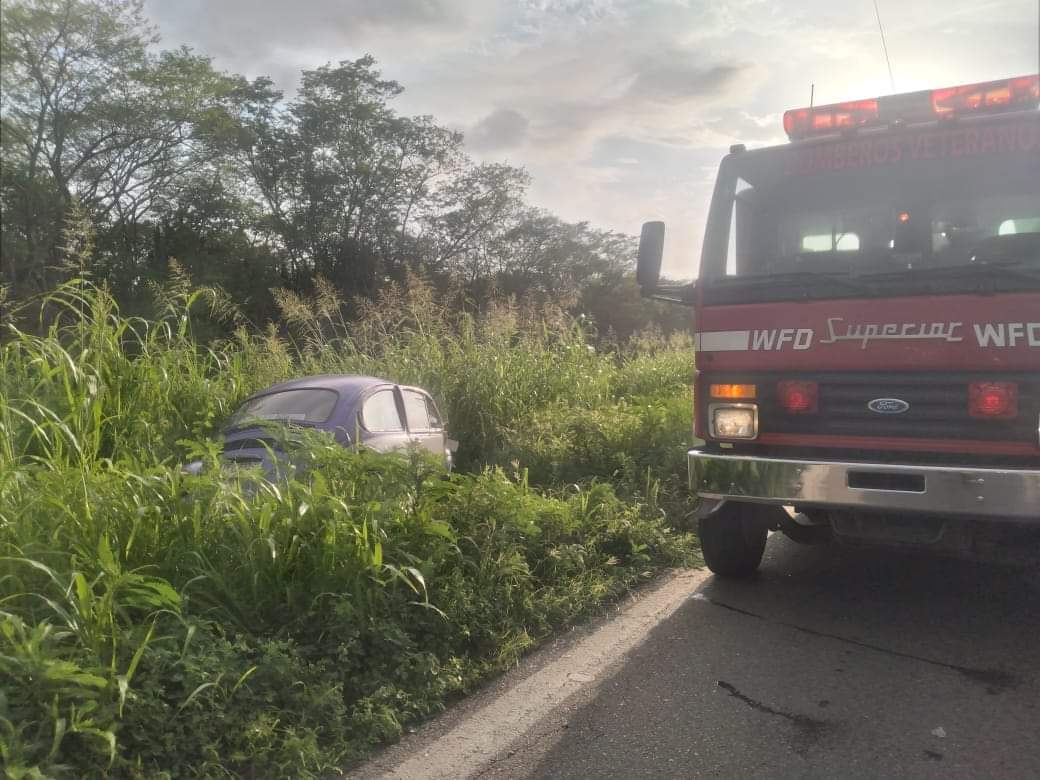 Un muerto y seis lesionados deja choque entre camioneta y un auto sedán en Mazatlán