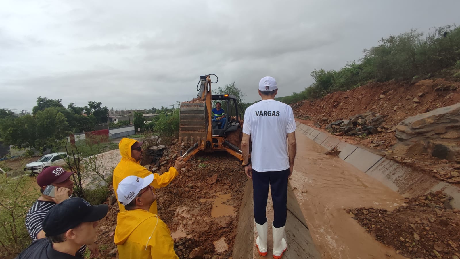 Vamos a adecuar el pluvial del cerro de la memoria para controlar deslaves: Gobernador