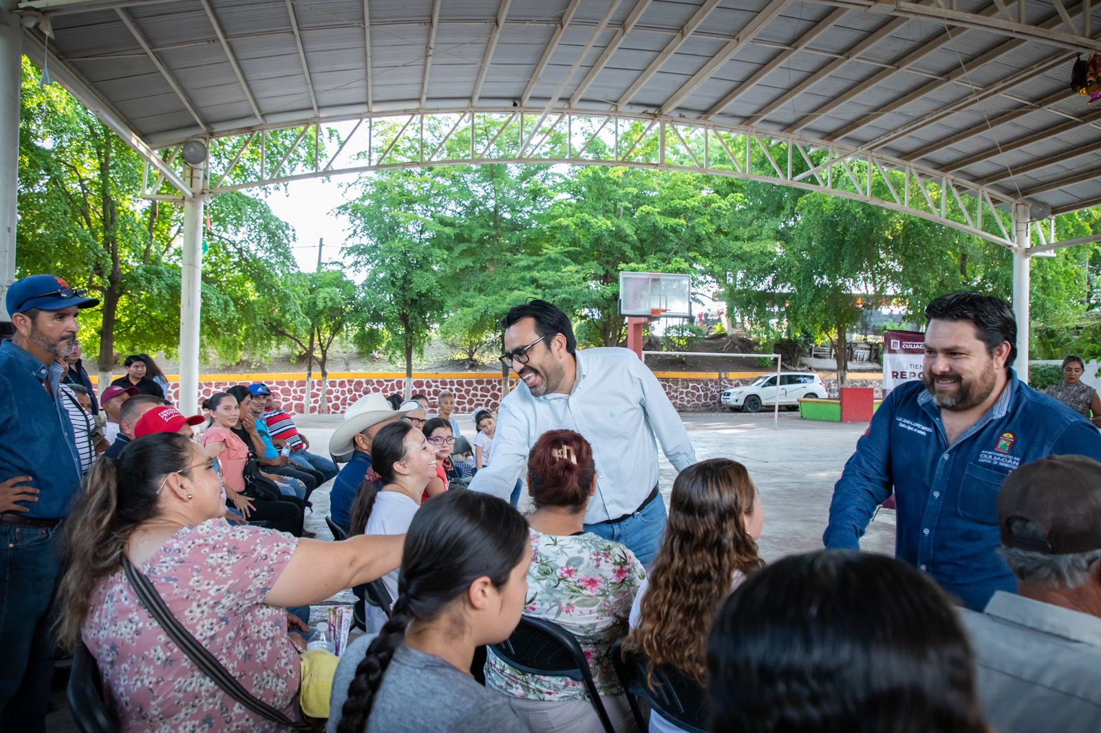 Juan de Dios Gámez se compromete a dotar de nuevo camión recolector de basura a El Salado