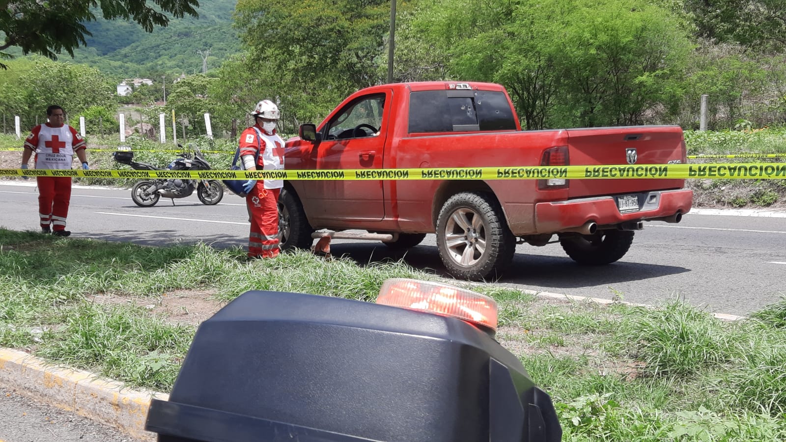Con armas largas asesinan al conductor de una camioneta Ram sobre la México 15, al sur de Culiacán