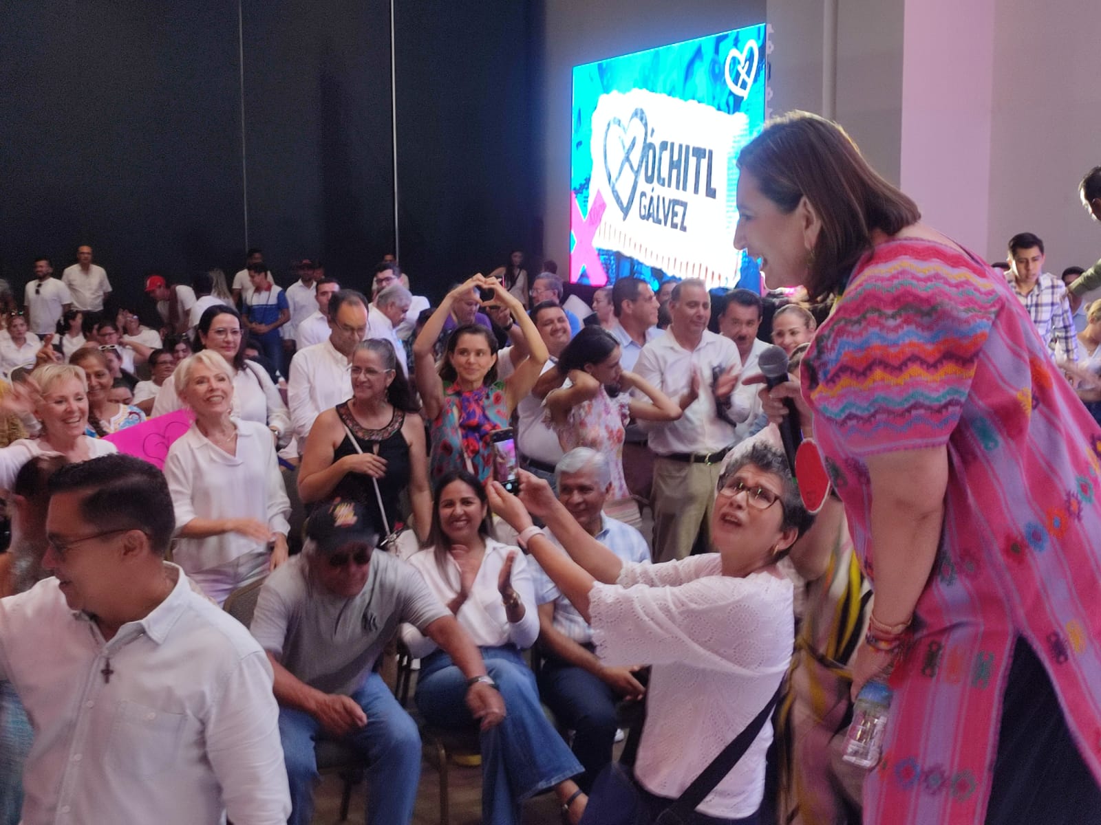 Pasistas se hacen presentes en mitin de Xóchitl Gálvez en Mazatlán