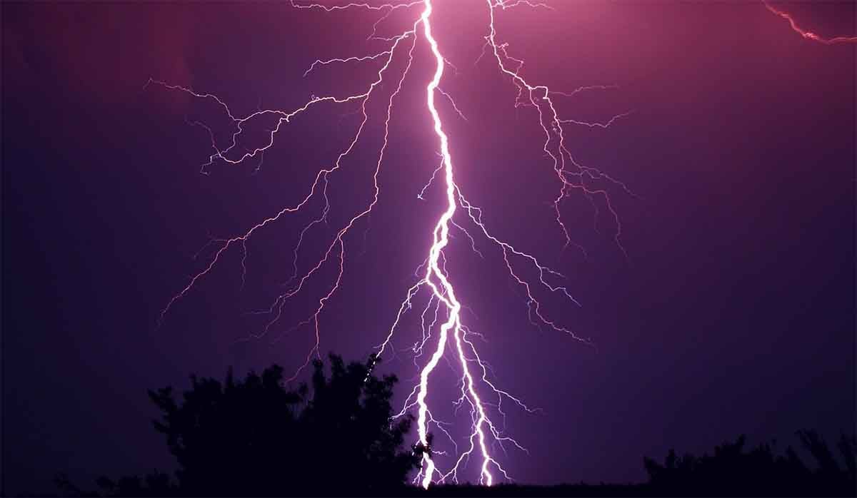 Joven es impactada por un rayo en Ahome tras tormenta eléctrica