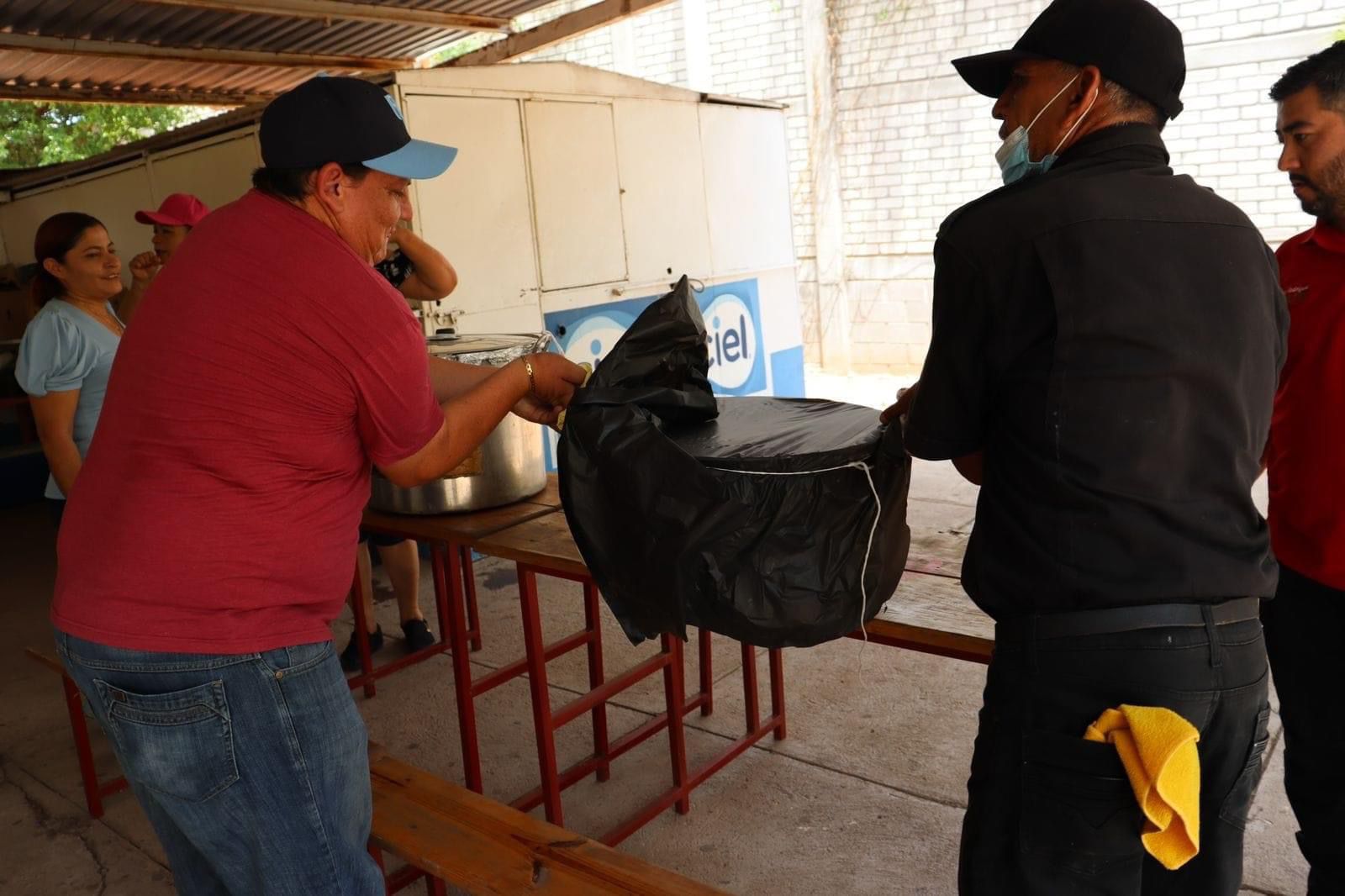 Confirma secretario de Salud intoxicación por alimentos de desplazados en el albergue