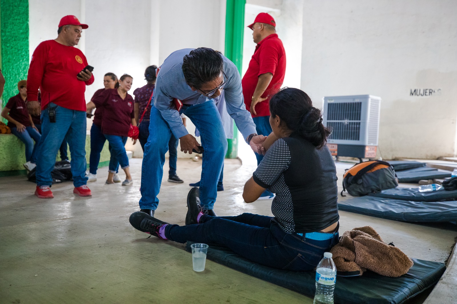 En el auditorio de ejido JJR brindan atención a jornaleros lesionados; uno de ellos requerirá cirugía 
