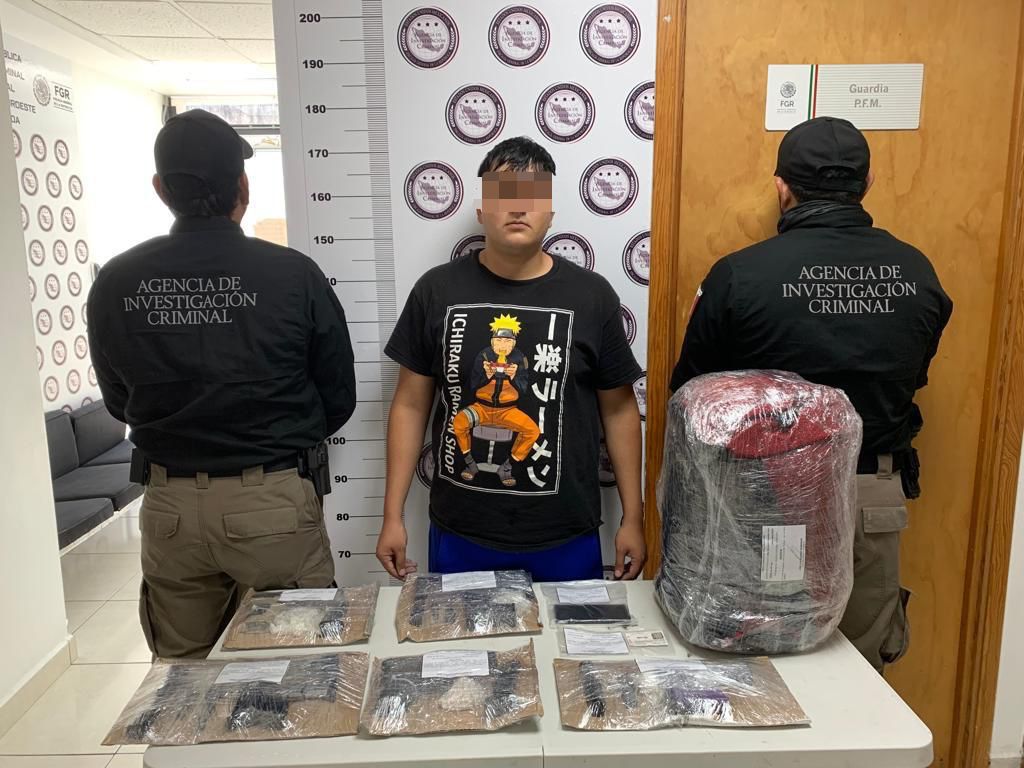 Detienen en Ahome a joven que viajaba con armas de fuego en un autobús; las traía de la frontera a Sinaloa