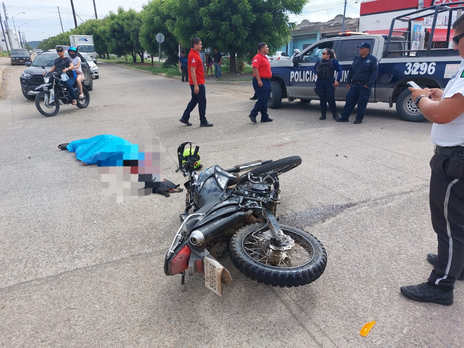 Muere motociclista tras chocar contra camioneta sobre el Libramiento II en Mazatlán
