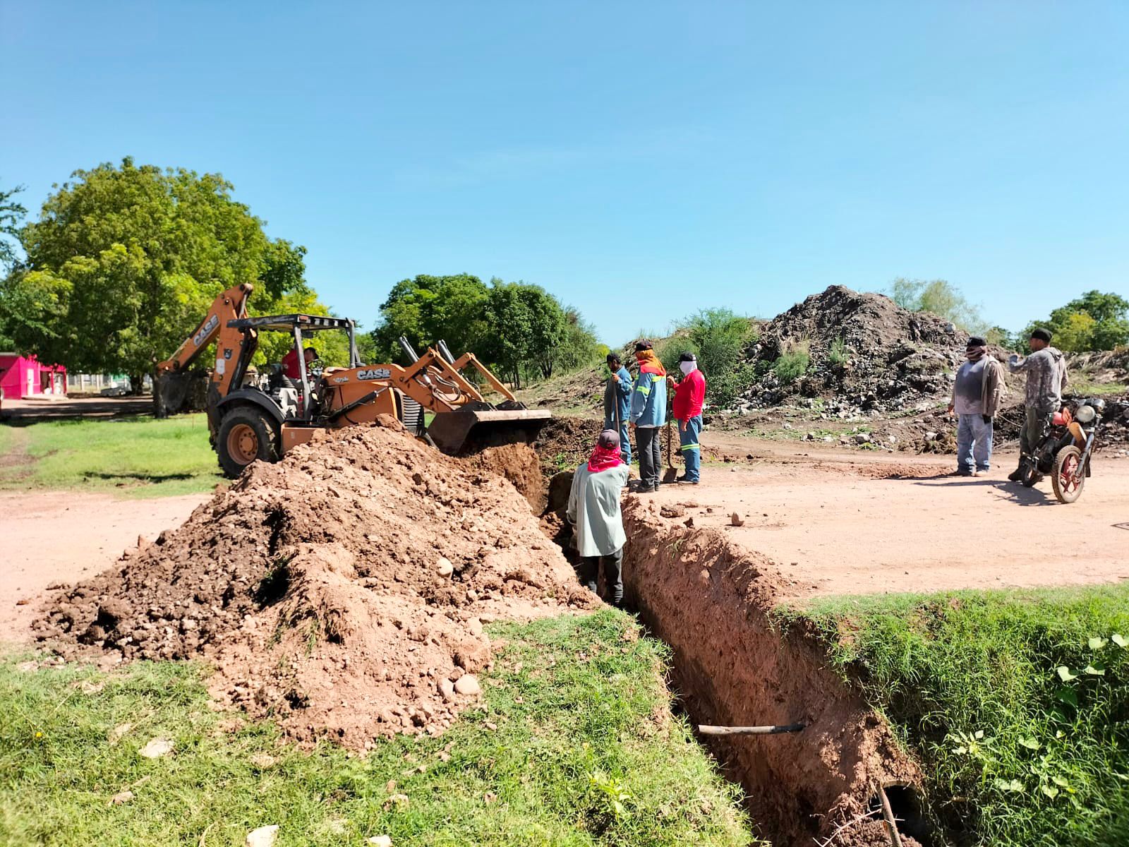 Atienden problema de inundaciones en la comunidad de Yacochito, en Salvador Alvarado