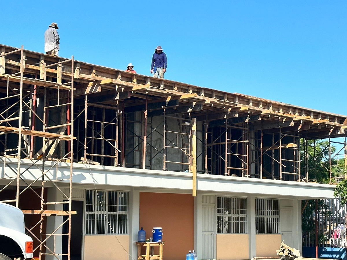 Por retraso en reconstrucción de primaria Sixto Osuna en Villa Unión 78 niños han presentado golpe de calor