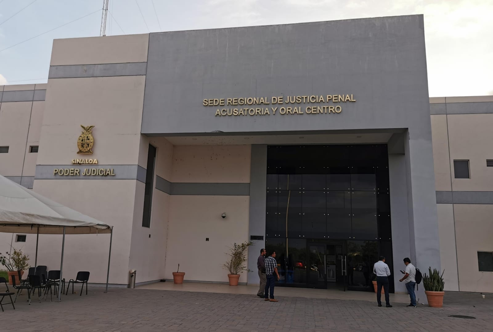 Dan receso de dos horas, en audiencia del rector de la UAS para que les otorguen datos de prueba faltantes