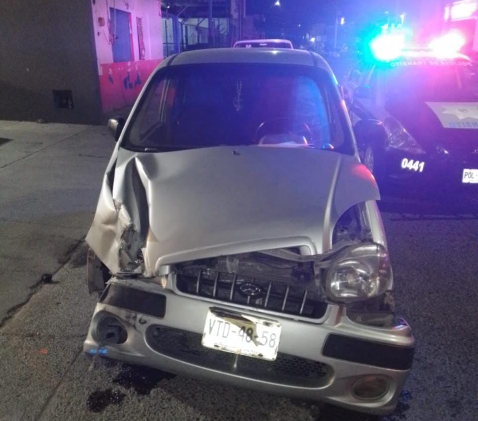 Conductor se pasa un alto y provoca un choque en el centro de Guasave ...