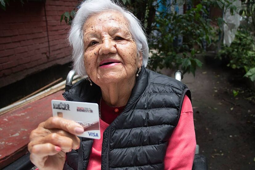 ¿Cuánto recibirán los adultos mayores a partir de enero? La pensión del Bienestar aumentó 25%