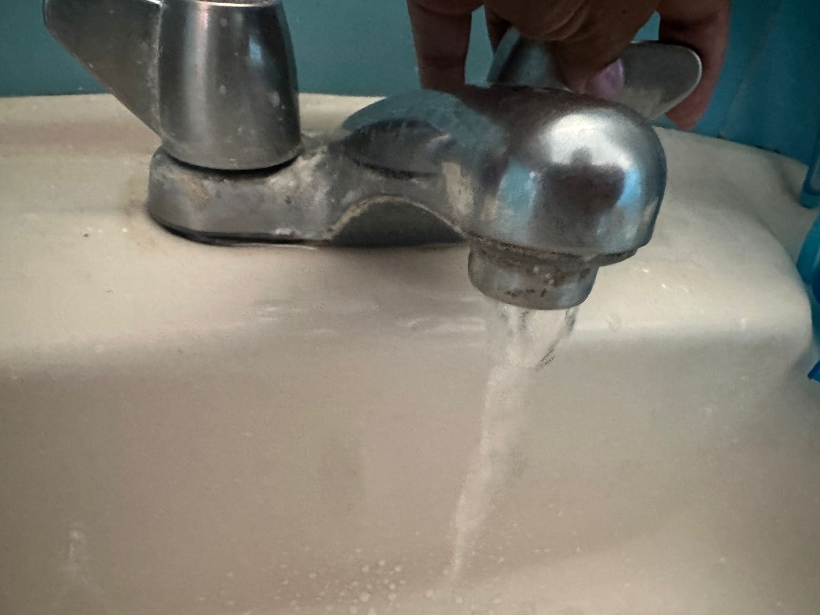 Tras 36 horas regresa agua a Villa Unión, pero habitantes se preguntan ¿Por cuánto tiempo?