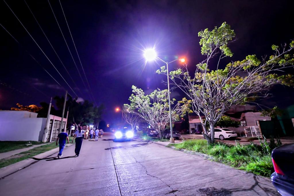 A diario se reciben hasta 30 reportes de fallas de alumbrado en Mazatlán por cableado, vandalismo y más causas