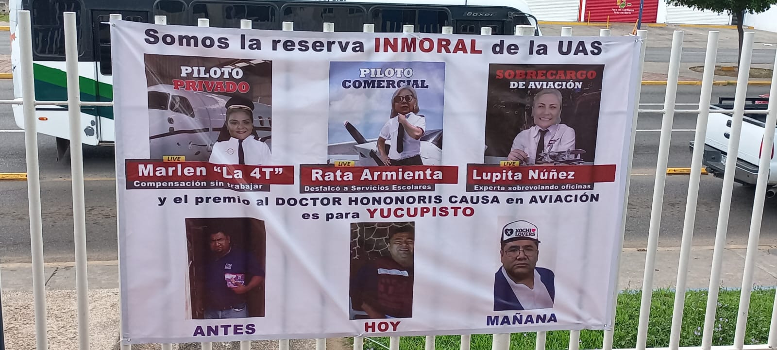 Amanecen lonas con supuestos ‘aviadores’ en Vicerrectoría de la UAS Mazatlán
