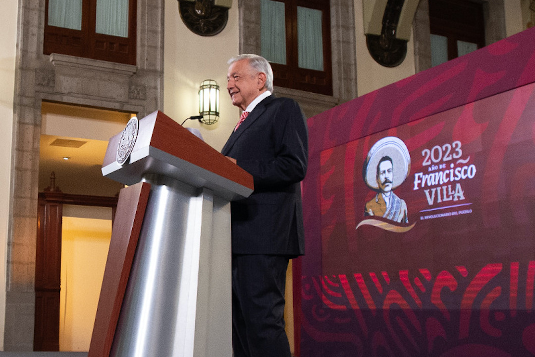 ‘Número de vistas, se cayó totalmente’, ironiza AMLO por advertencia al inicio de las ‘mañaneras’
