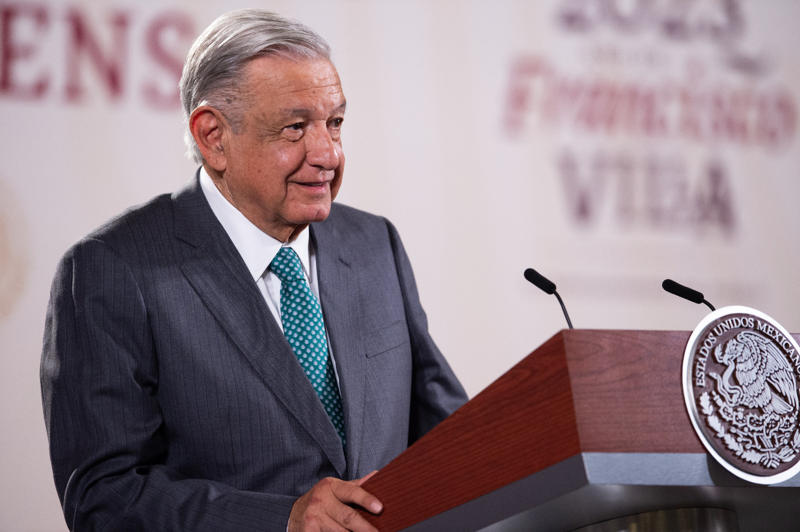 ‘Me ayudan mucho mis adversarios’, señala López Obrador, recordando algunas propuestas de la oposición