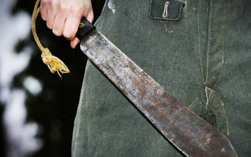 En Los Mochis, con machete en mano sujeto despoja 10 mil pesos en efectivo a un empleada de una tienda