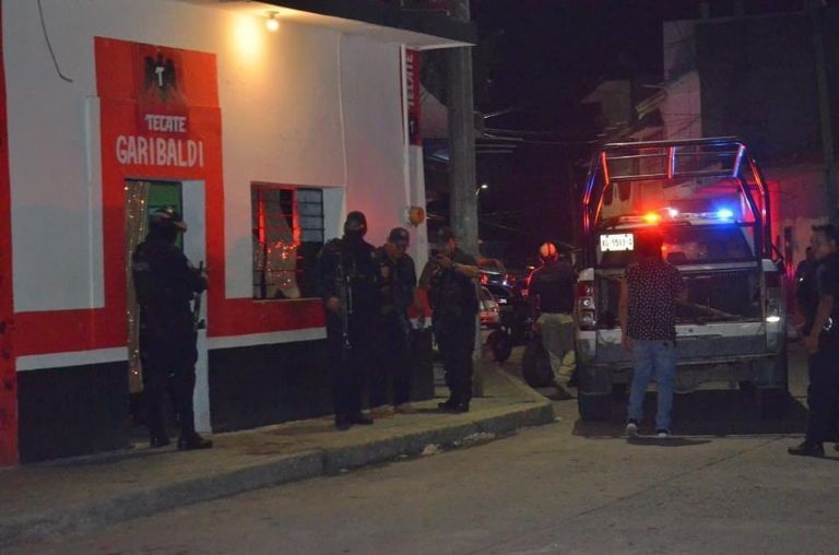 Sujetos armados irrumpen en bar de Veracruz y abren fuego; hay 4 personas sin vida y un herido