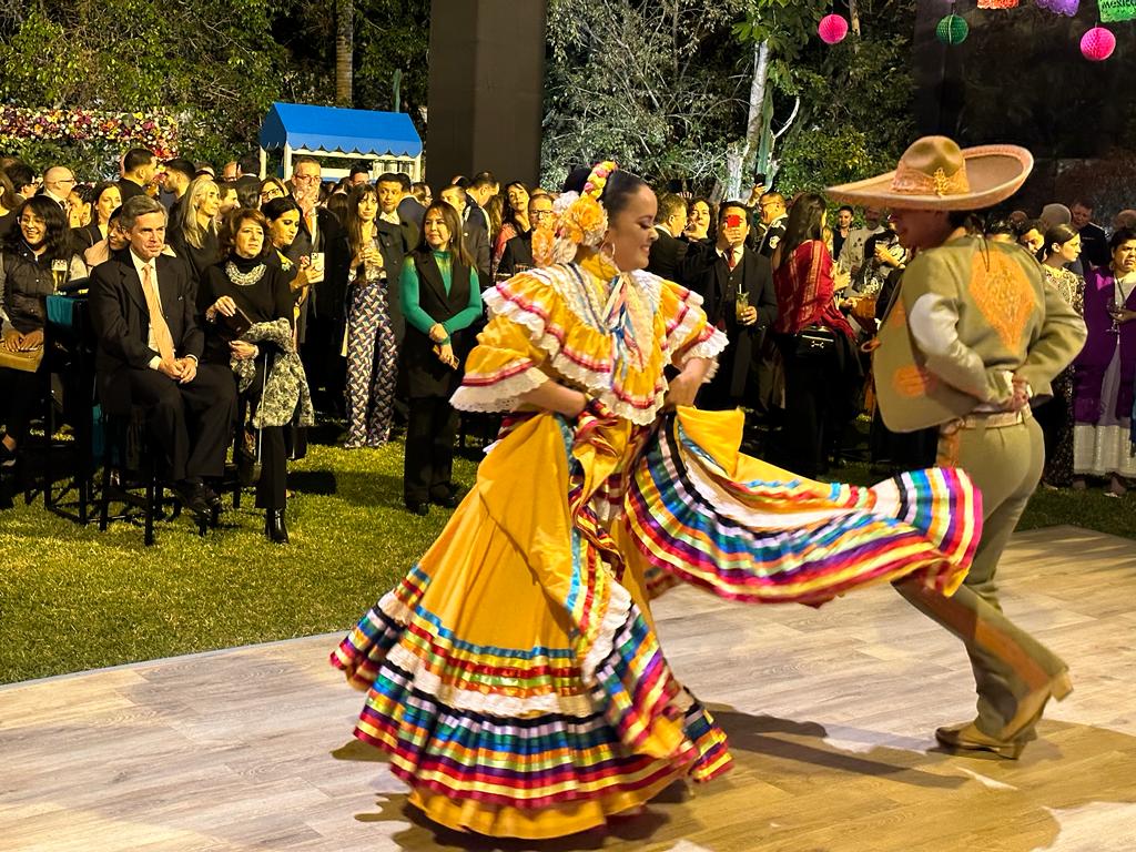 En la tierra de Machu Pichu, ovacionan a ballet de Cultura Mazatlán