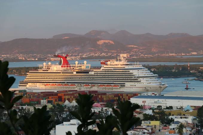 ¡Siguen las afectaciones! No llegará a puerto el Carnival Panorama tras incidente con el Chiapas Star