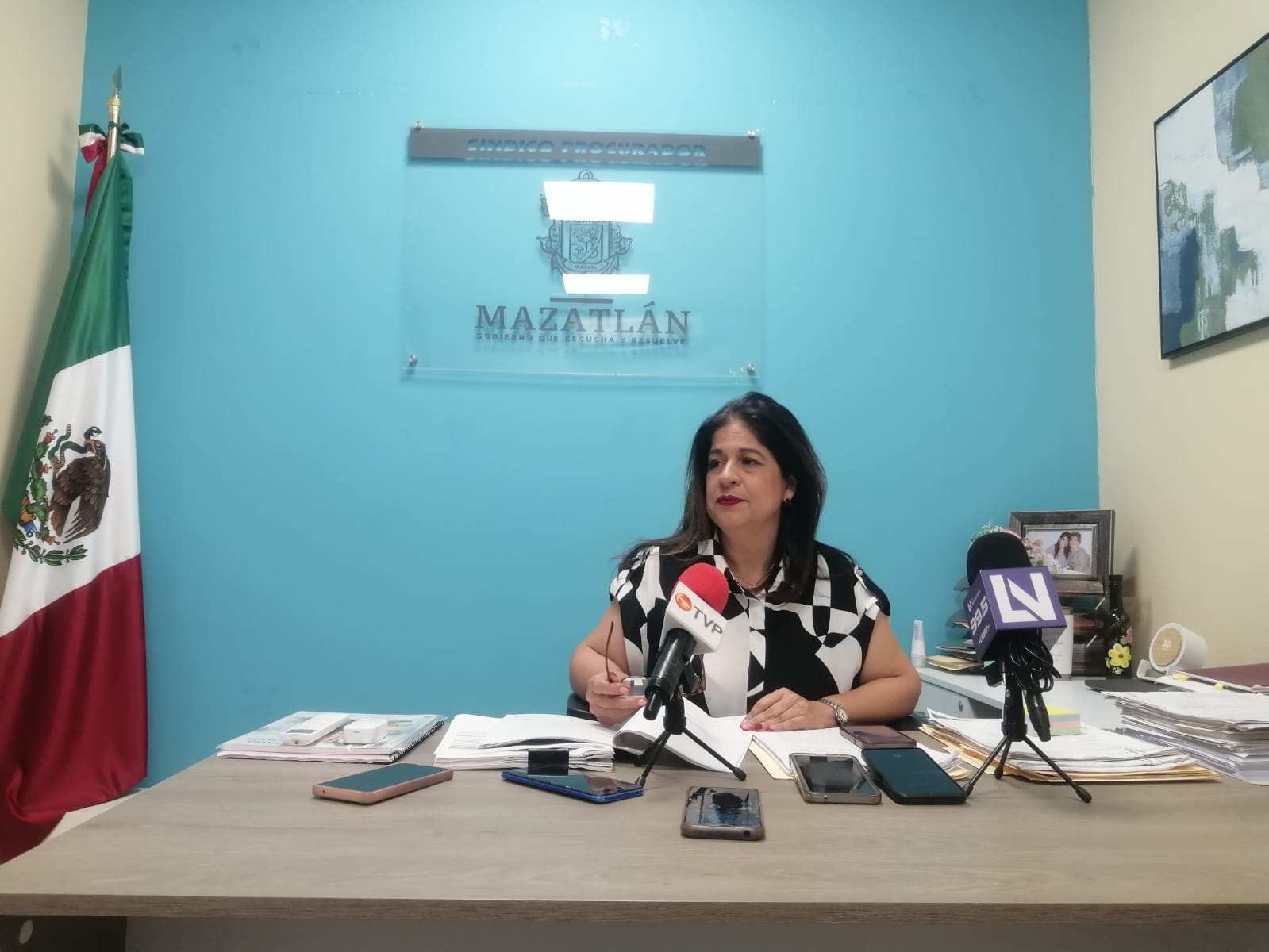 Síndica procuradora de Mazatlán denuncia al alcalde y a diez regidores por violencia política de género