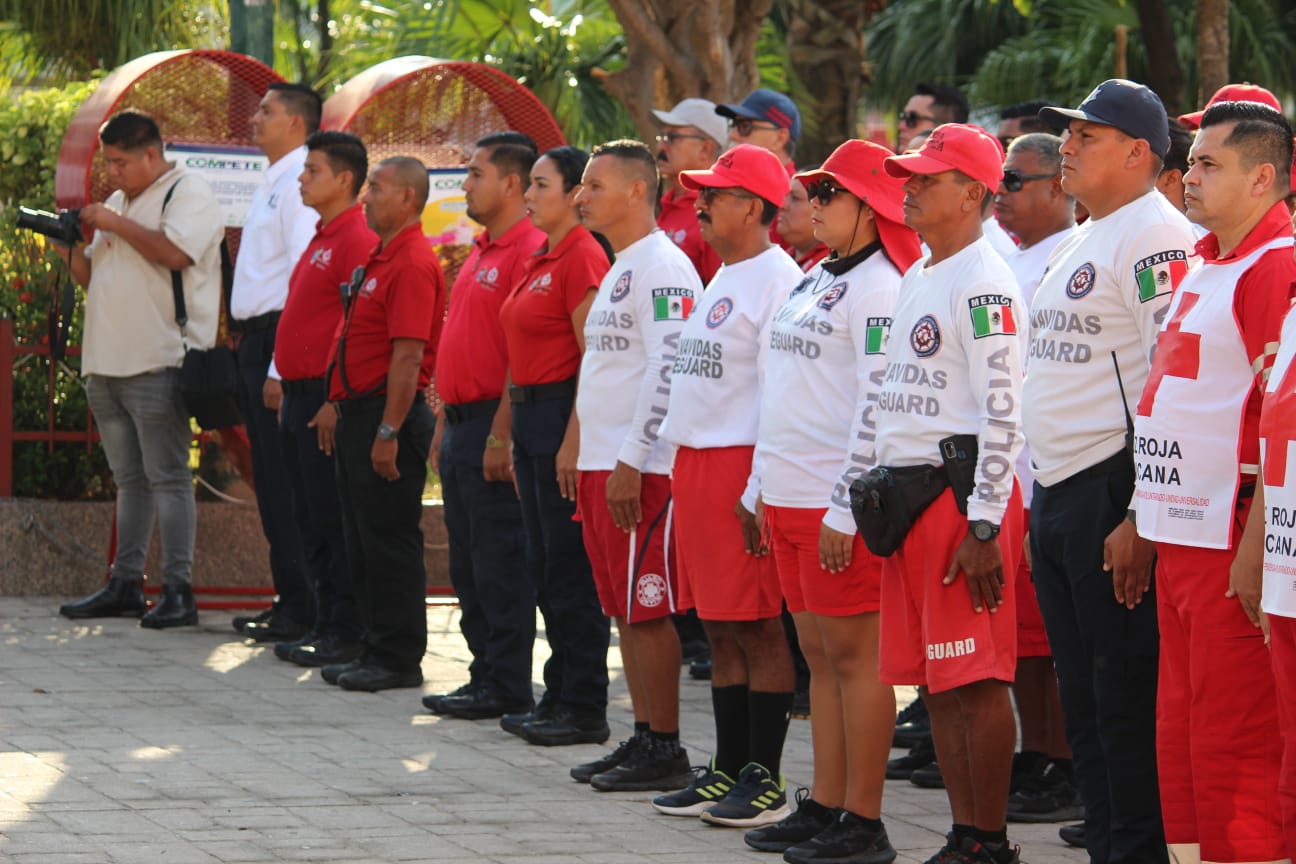 Con izamiento de bandera conmemoran en Mazatlán Día de Protección Civil