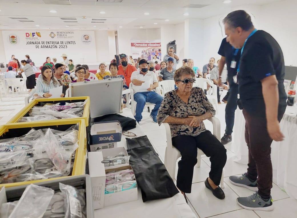 En Angostura benefician a 800 personas con la entrega de lentes de armazón