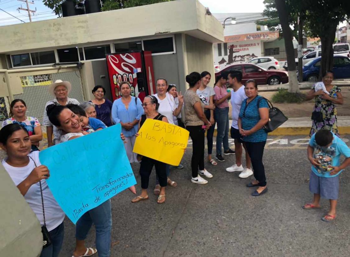 De El Walamo llevan protesta a la CFE en Mazatlán; exigen resolver ‘por humanidad’ apagones diarios