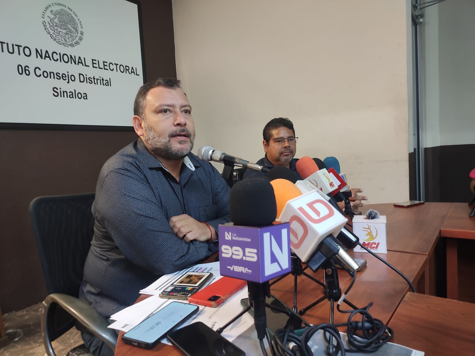 ¿Quieres ganar $11,250 al mes? El INE busca auditores para ‘checar’ a candidatos en las campañas