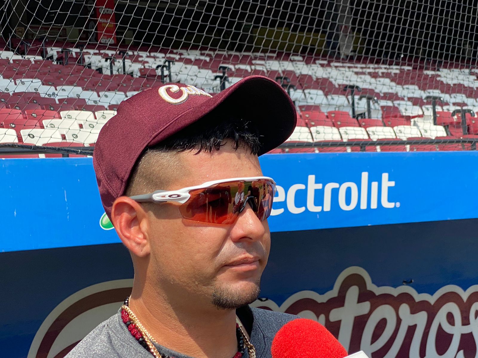 Dariel Álvarez es el primer extranjero en reportar a la pretemporada de los Tomateros de Culiacán