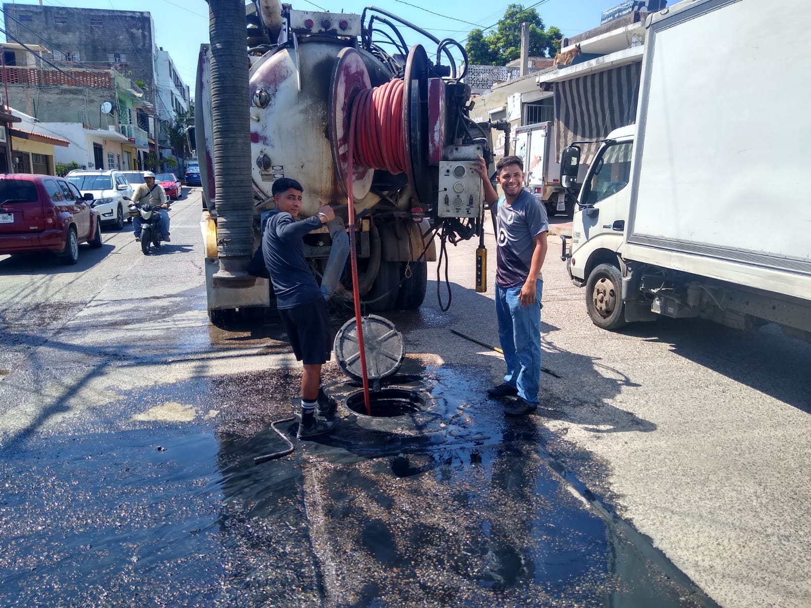 En tiempo récord Jumapam atiende solicitudes en desperfectos de alcantarillado en Mazatlán