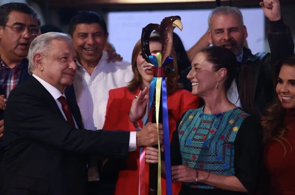 ‘Para nosotros es una ofensa’, reclama representante de pueblos indígenas a AMLO por entrega de Bastón de Mando