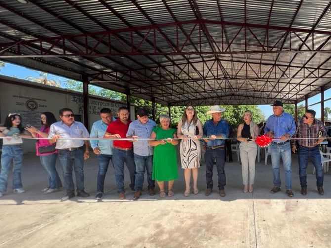 Alcalde Gildardo Leyva hizo entrega de Techumbre en Charay