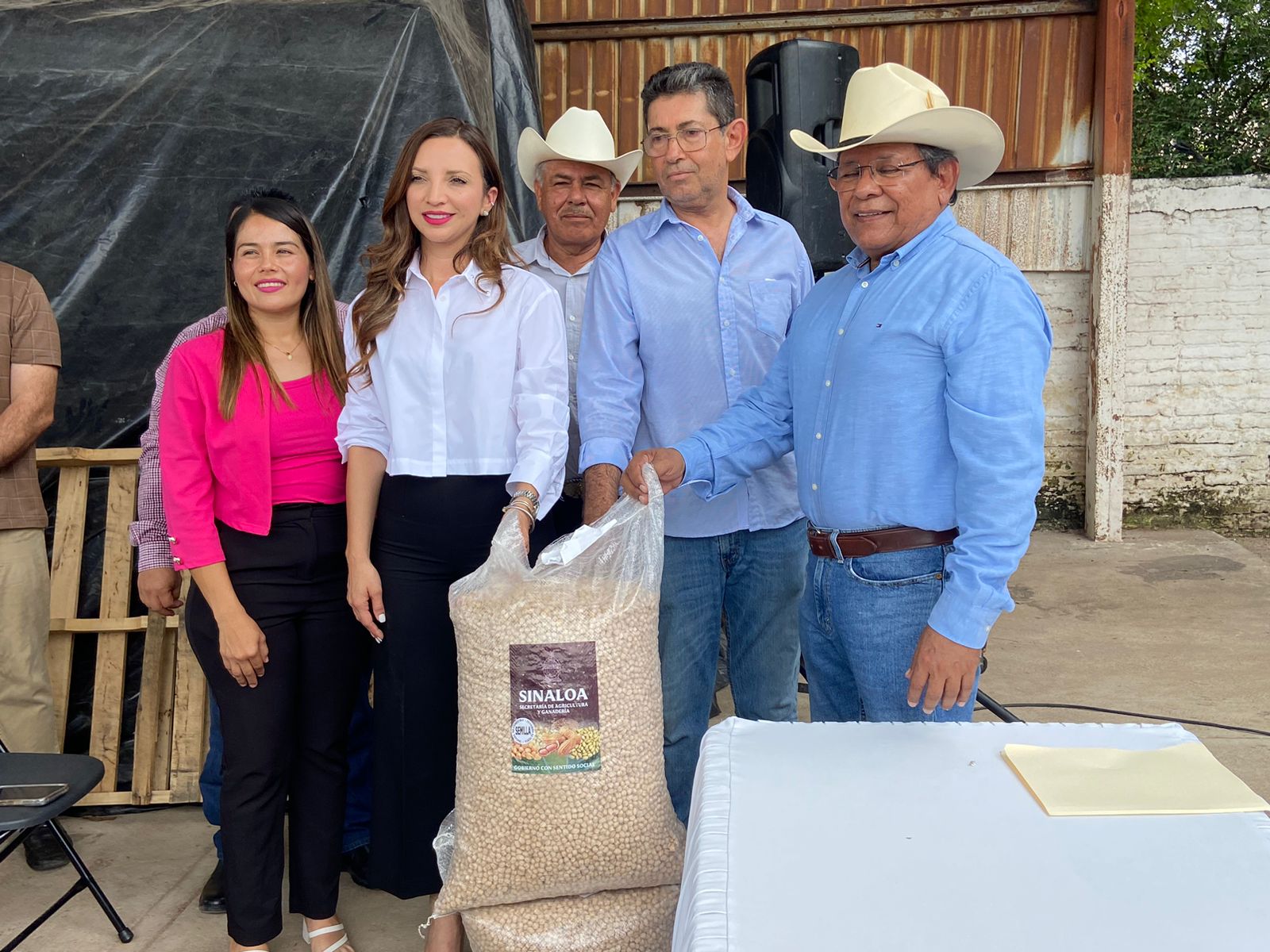 Entregan 60 toneladas de semilla de garbanzo a 253 productores de temporal en Mocorito