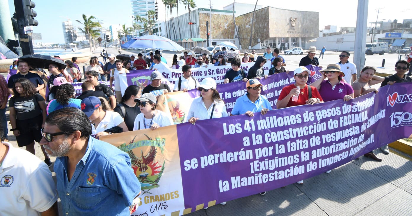 Toman ahora el Malecón, estudiantes y docentes de la Facimar protestan por segundo día en Mazatlán