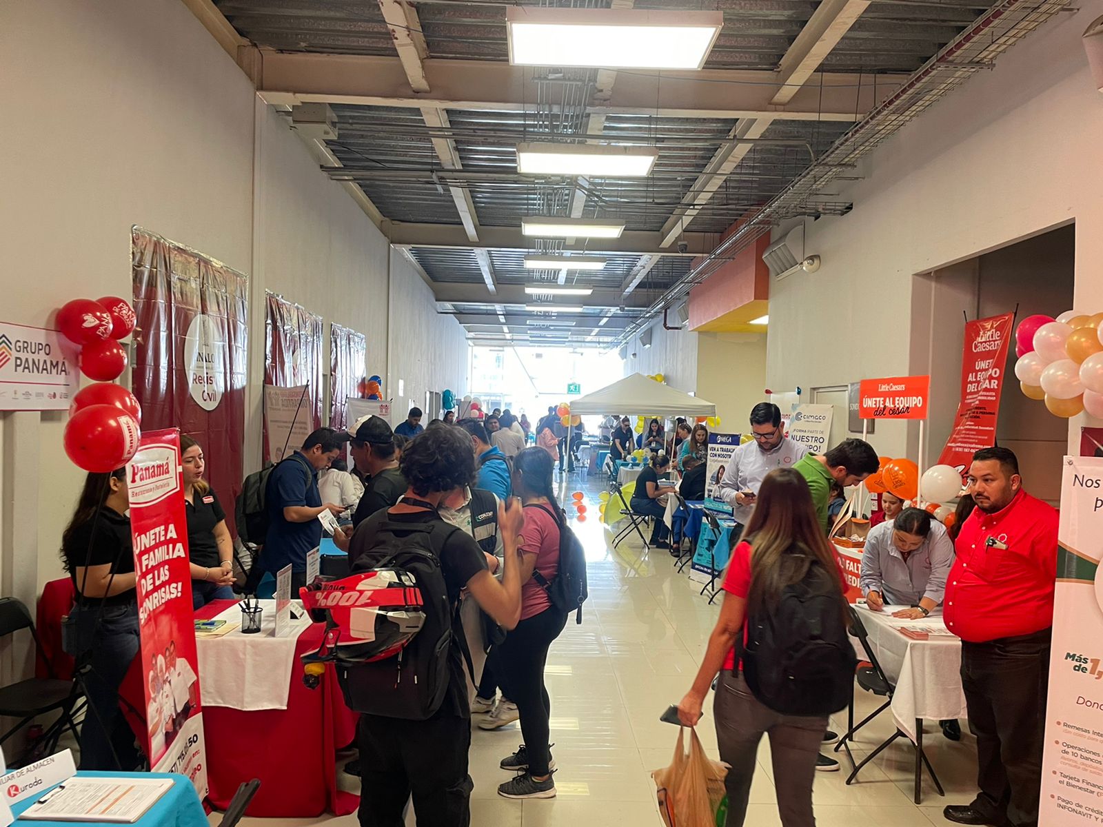 “Tengo medio año sin trabajo. Ya batallamos”: César en la Feria del Empleo; aún hay tiempo, ¡checa los sueldos!