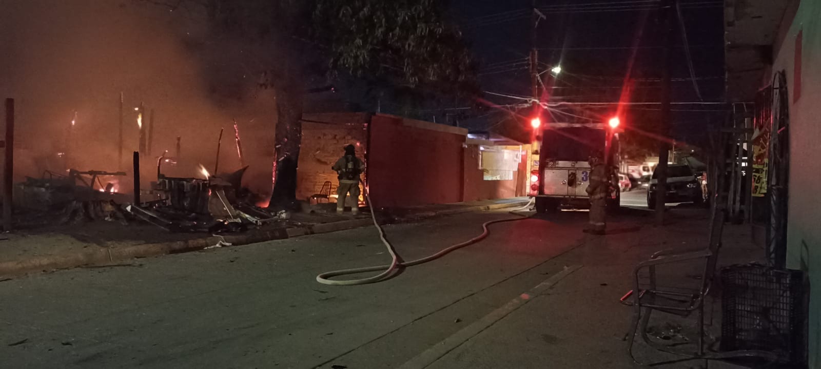 Fuego acaba con una vivienda en la colonia Texas en Los Mochis