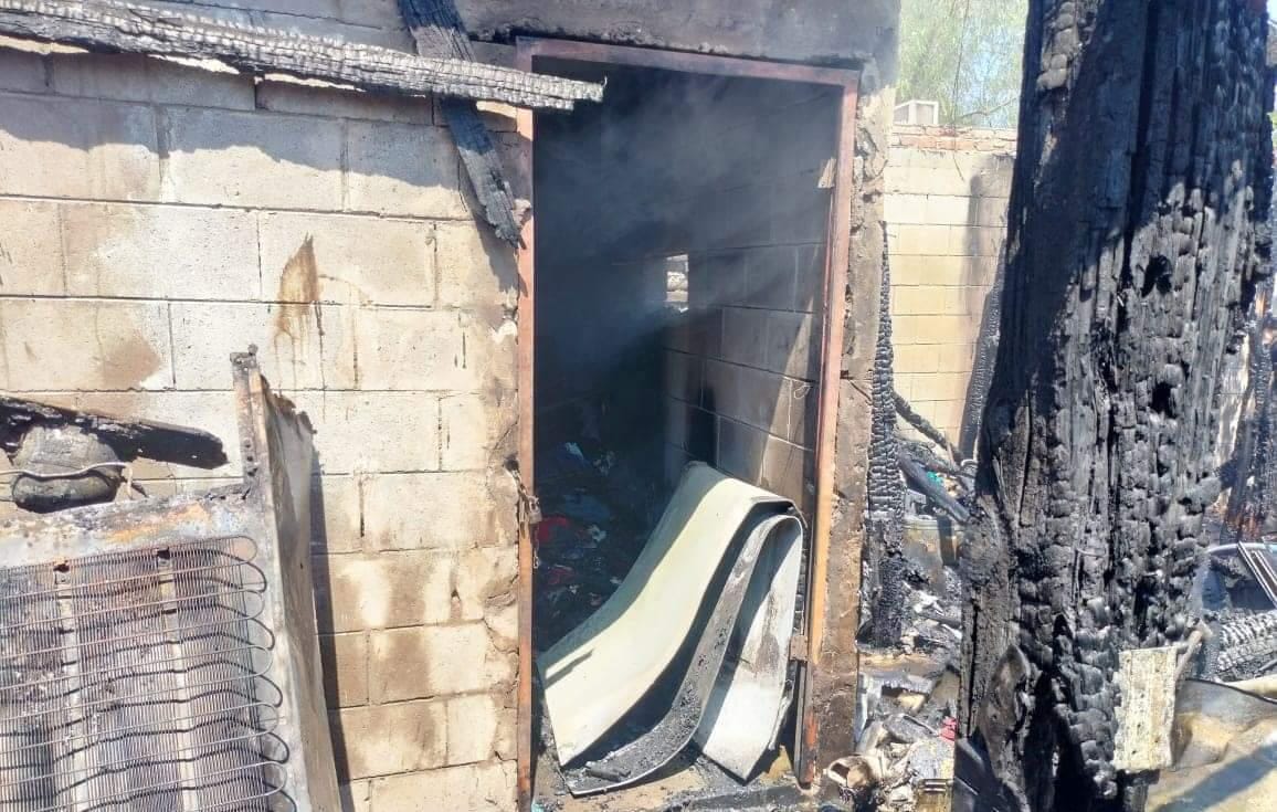 Fuego arrasa con dos viviendas en Los Mochis, familias se quedaron solo que lo que traían puesto