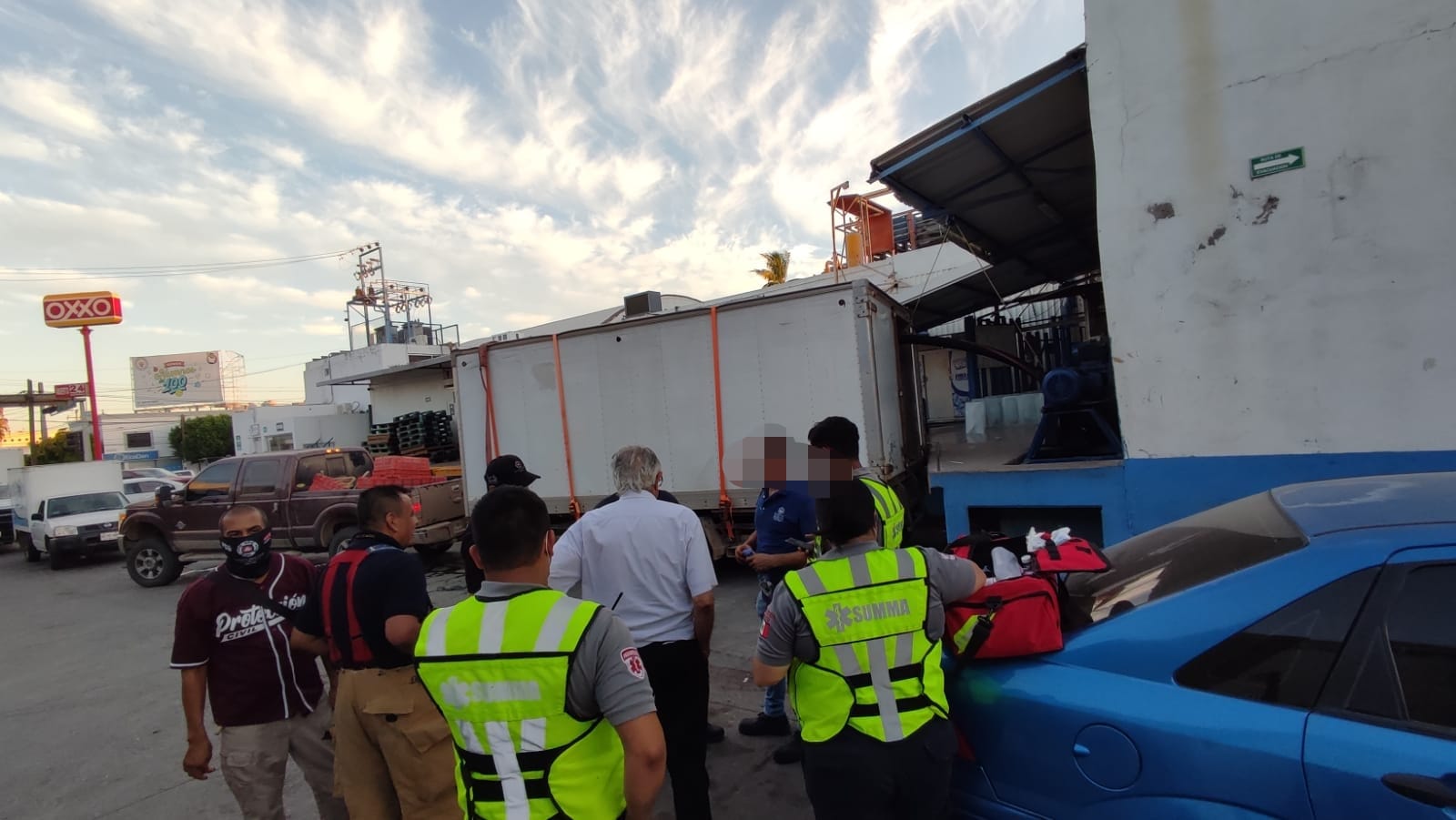 Fuga de amoniaco en un negocio de venta de hielo moviliza cuerpos de auxilio en Los Mochis