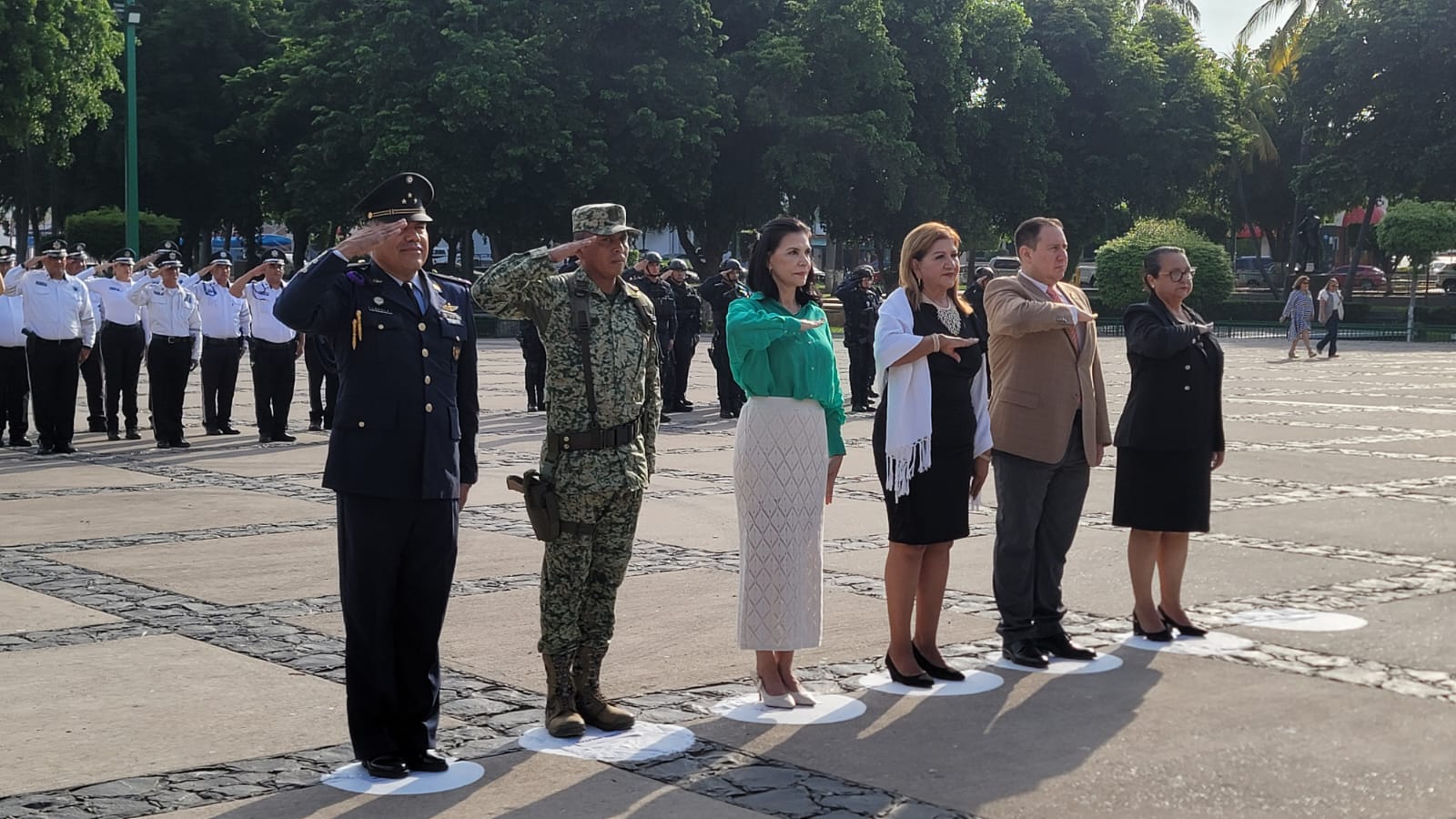 Rinden homenaje a José María Morelos y Pavón en un aniversario más de su natalicio, en Culiacán