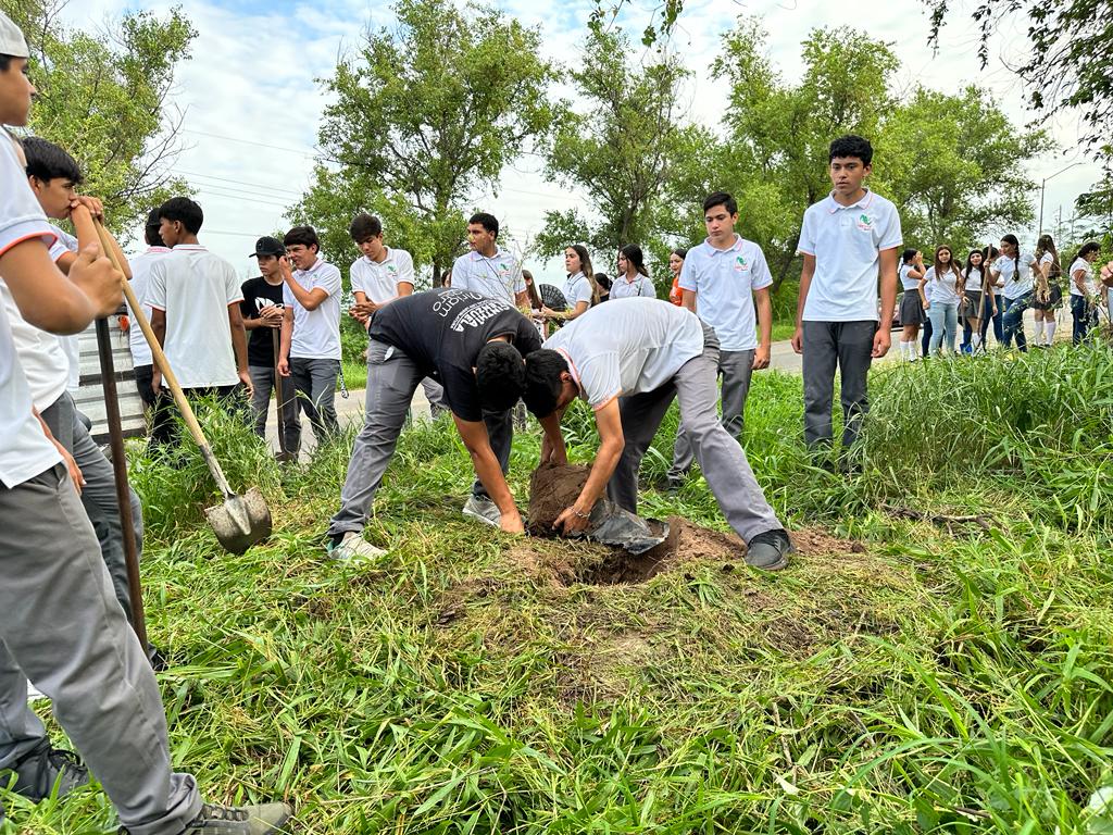 IMJU Angostura realiza intensa campaña de arborización